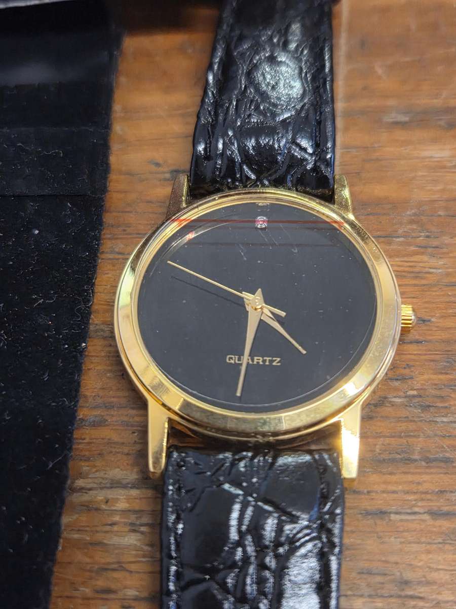 Gents watch with genuine leather strap