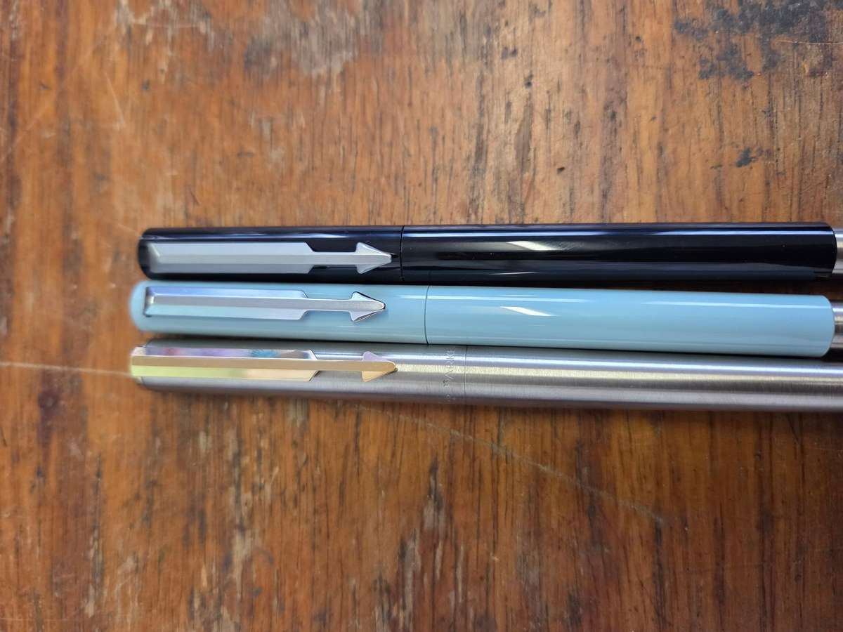3 x Vintage Parker Pens - 2 needs refills - In Parker box