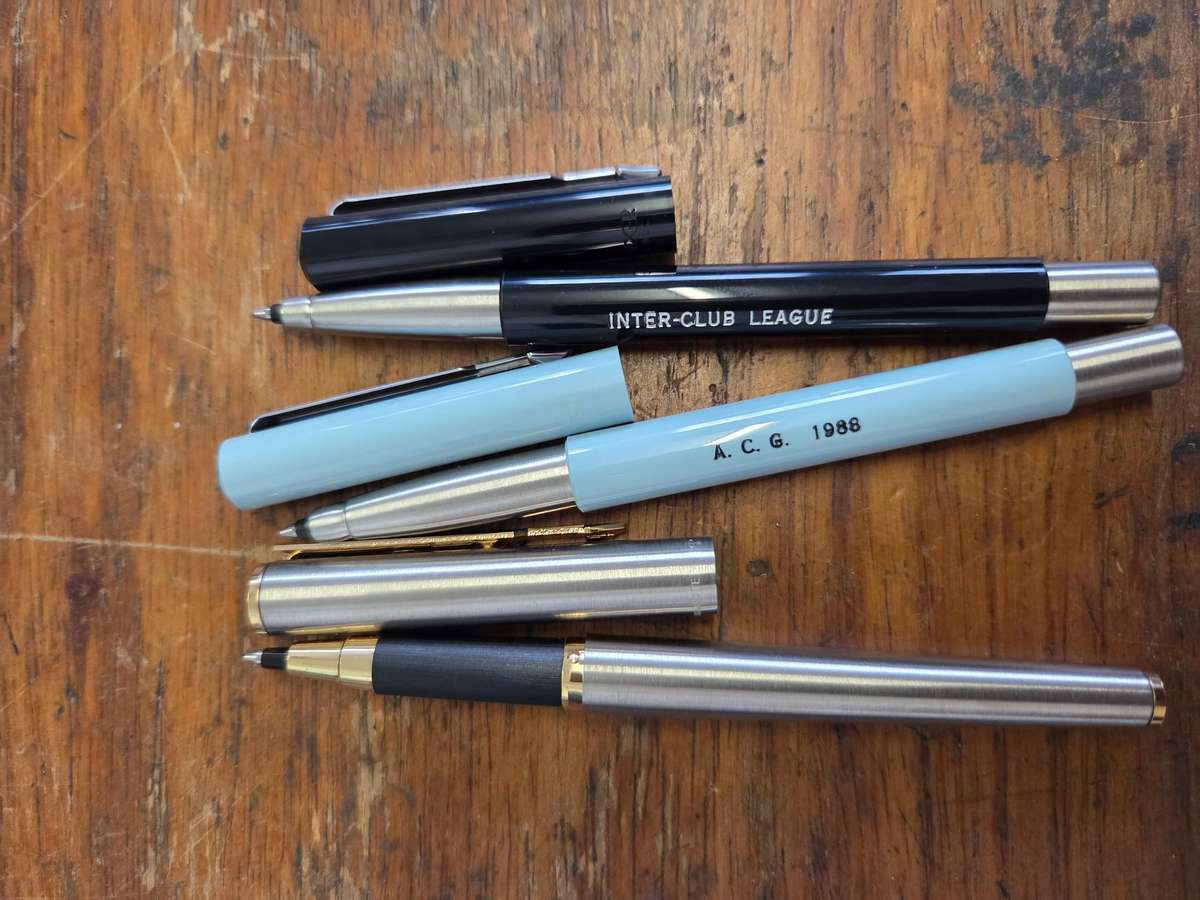 3 x Vintage Parker Pens - 2 needs refills - In Parker box