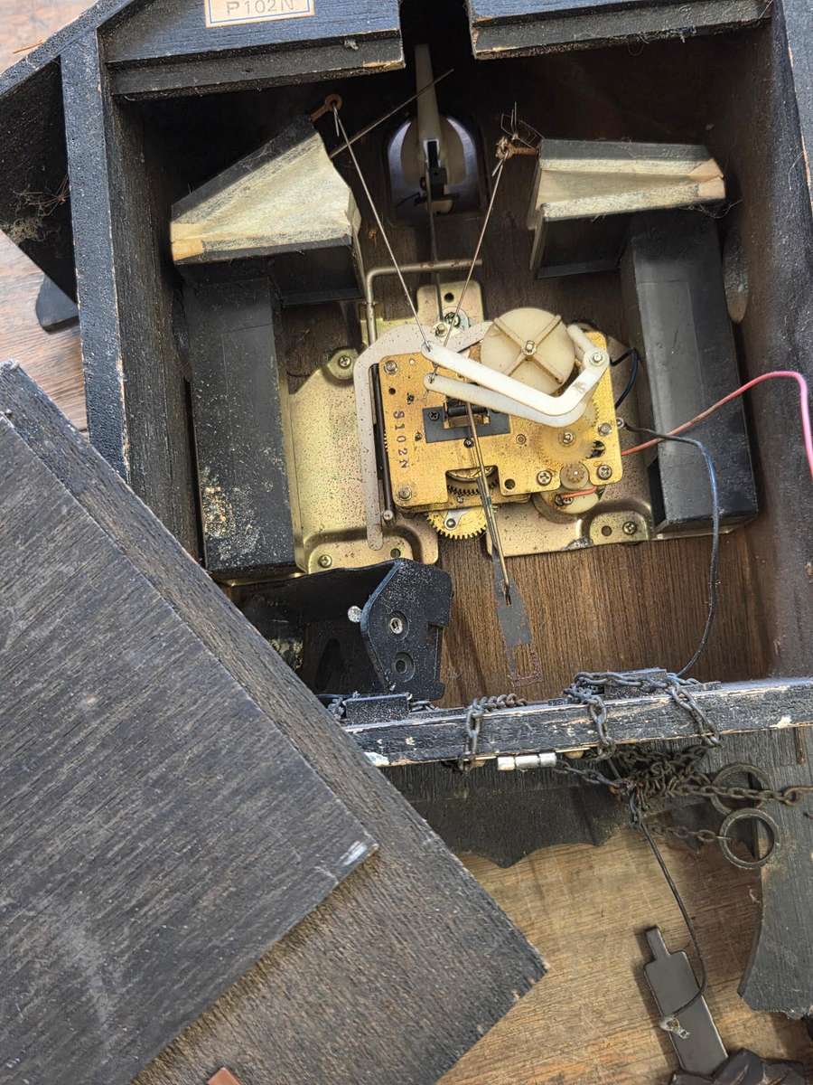 Rhythm Japan Battery Cuckoo Clock - Selling for parts or restoration - See pictures for condition