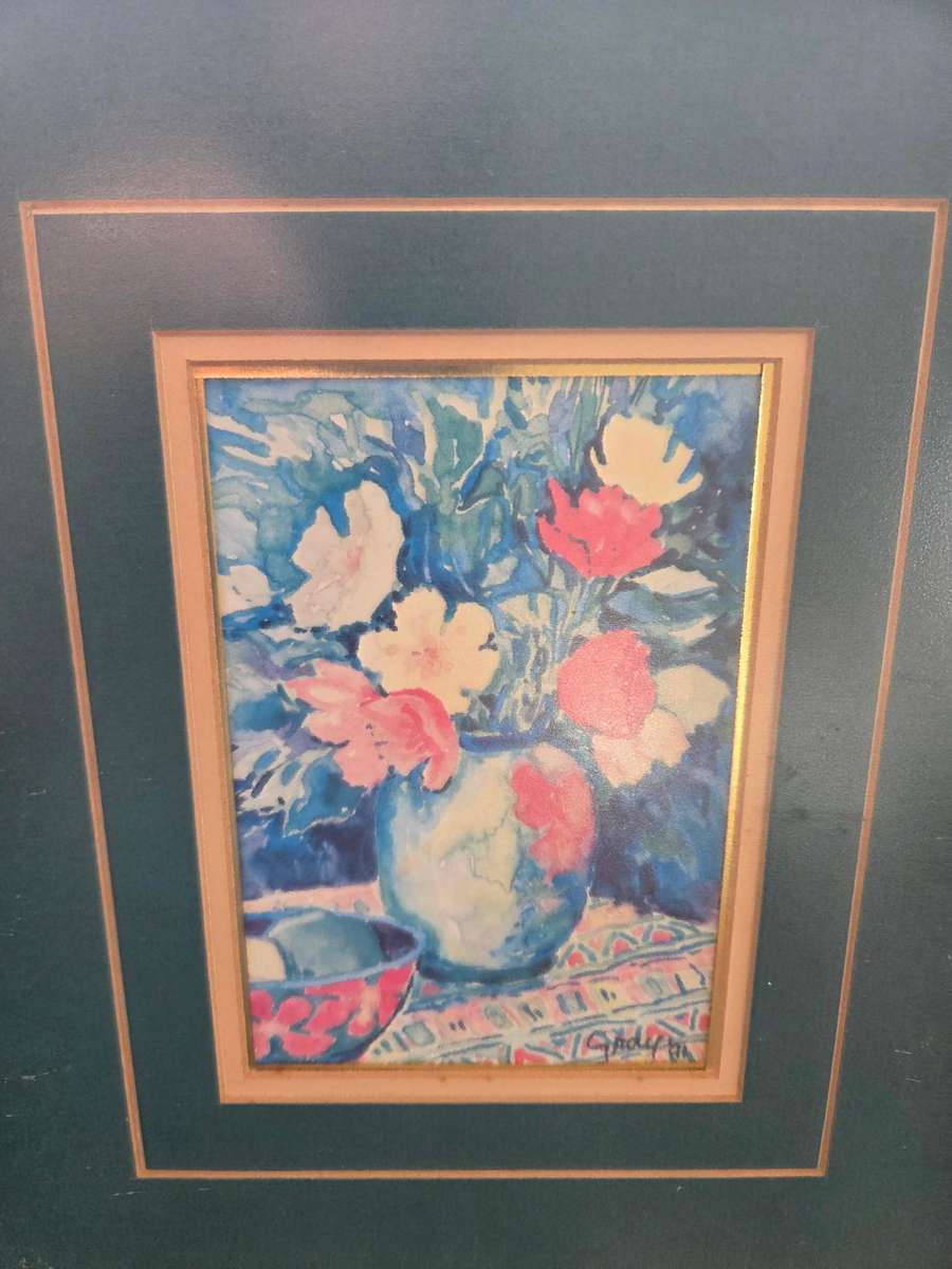Beautiful Floral framed print Size 30cm x 34.5cm Frame shows some minor imperfections, still a beaut