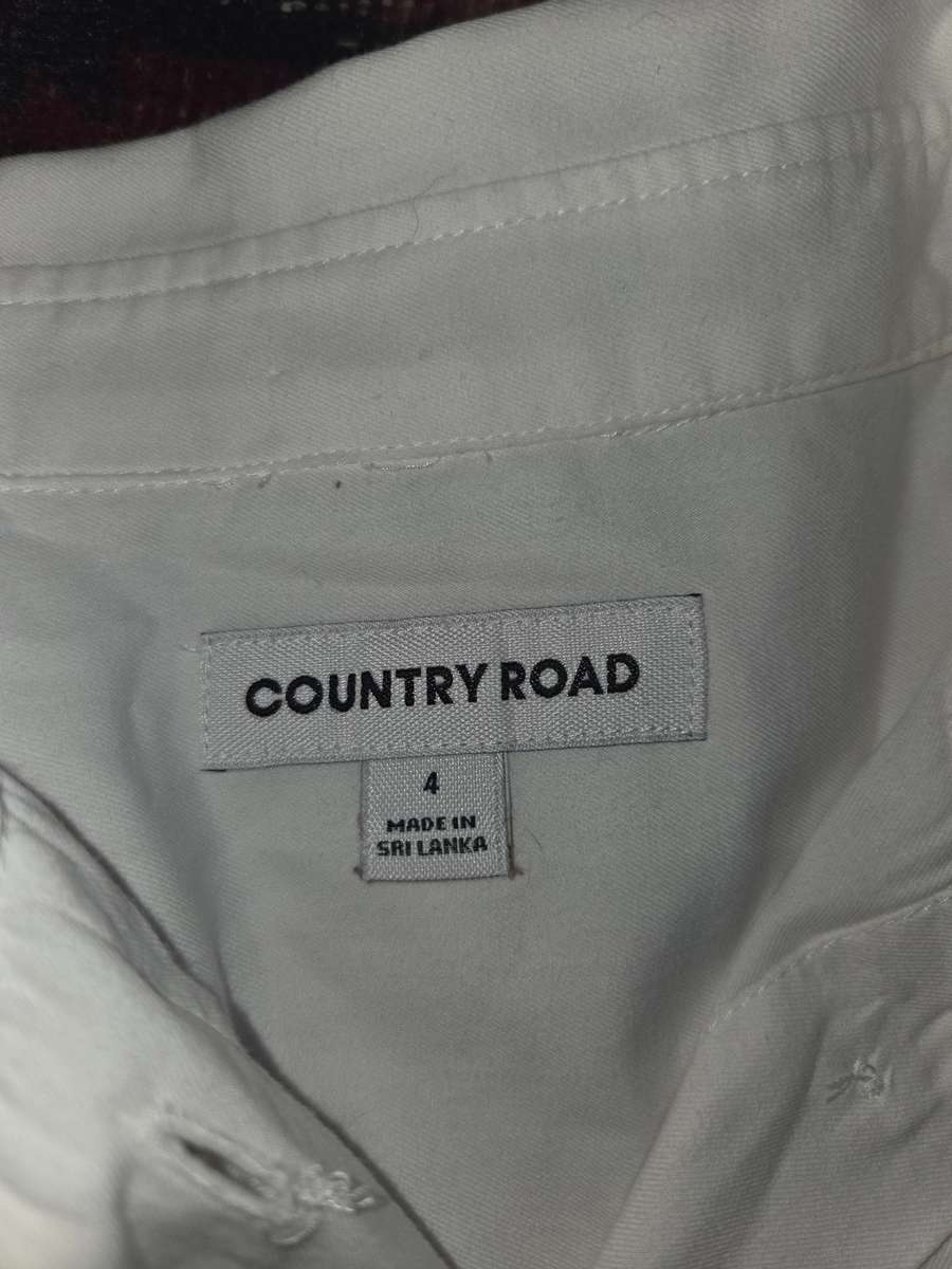 White Country Road Shirt - Size 4 Will fit S/M 100% Cotton