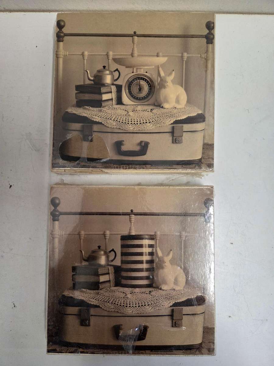 2 x Wooden block decor - Size 17cm x 17cm Vintage vibes. New - Still wrapped in plastic