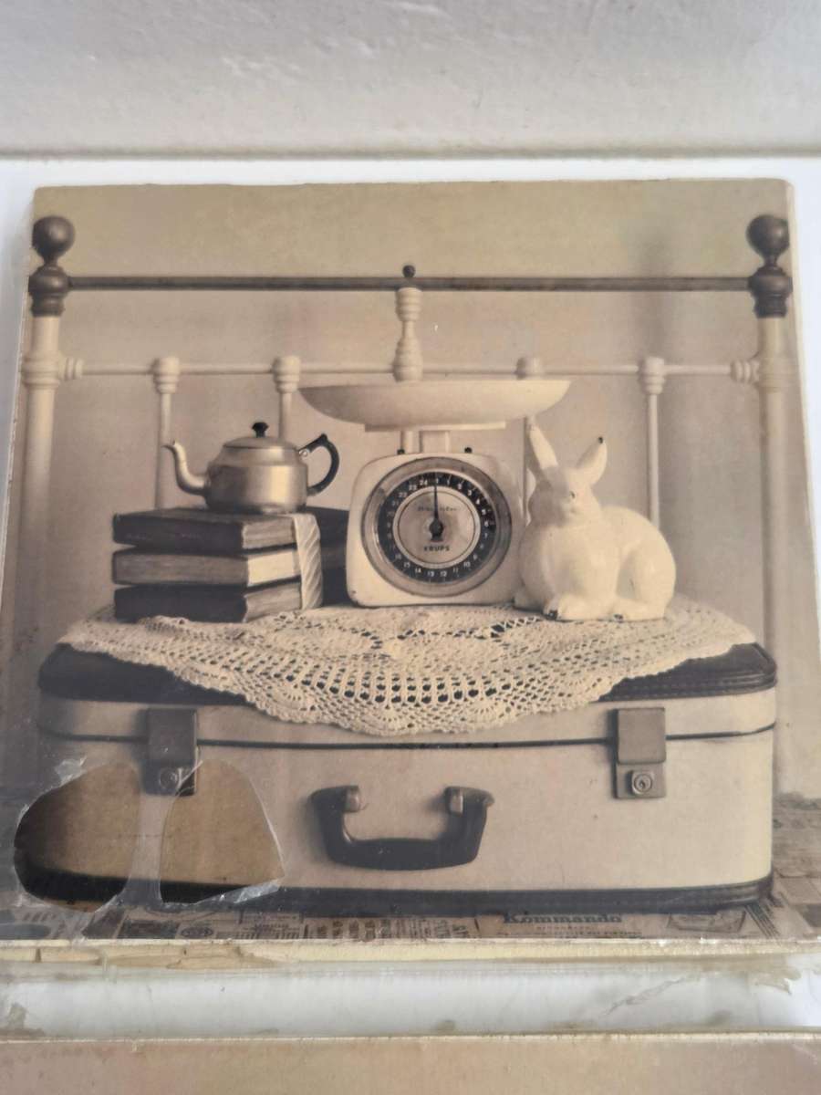 2 x Wooden block decor - Size 17cm x 17cm Vintage vibes. New - Still wrapped in plastic