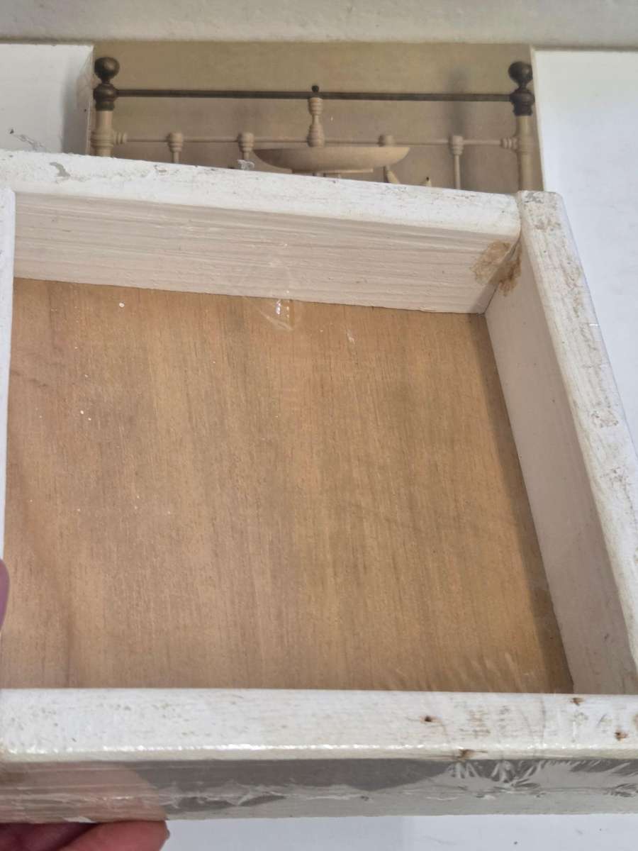 2 x Wooden block decor - Size 17cm x 17cm Vintage vibes. New - Still wrapped in plastic