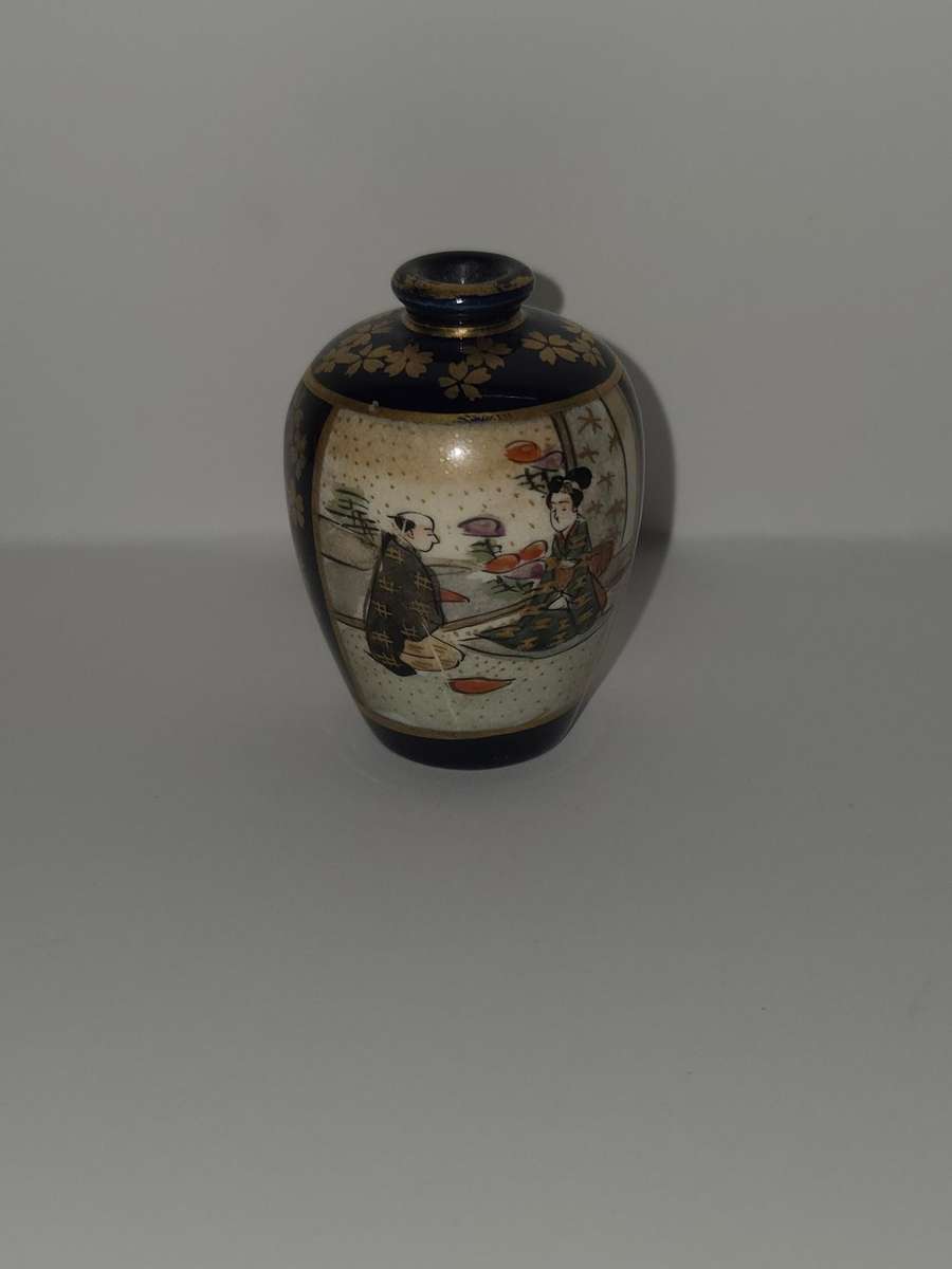 Small Antique Japanese miniature vase in the Satsuma style - Height - 4.5cm