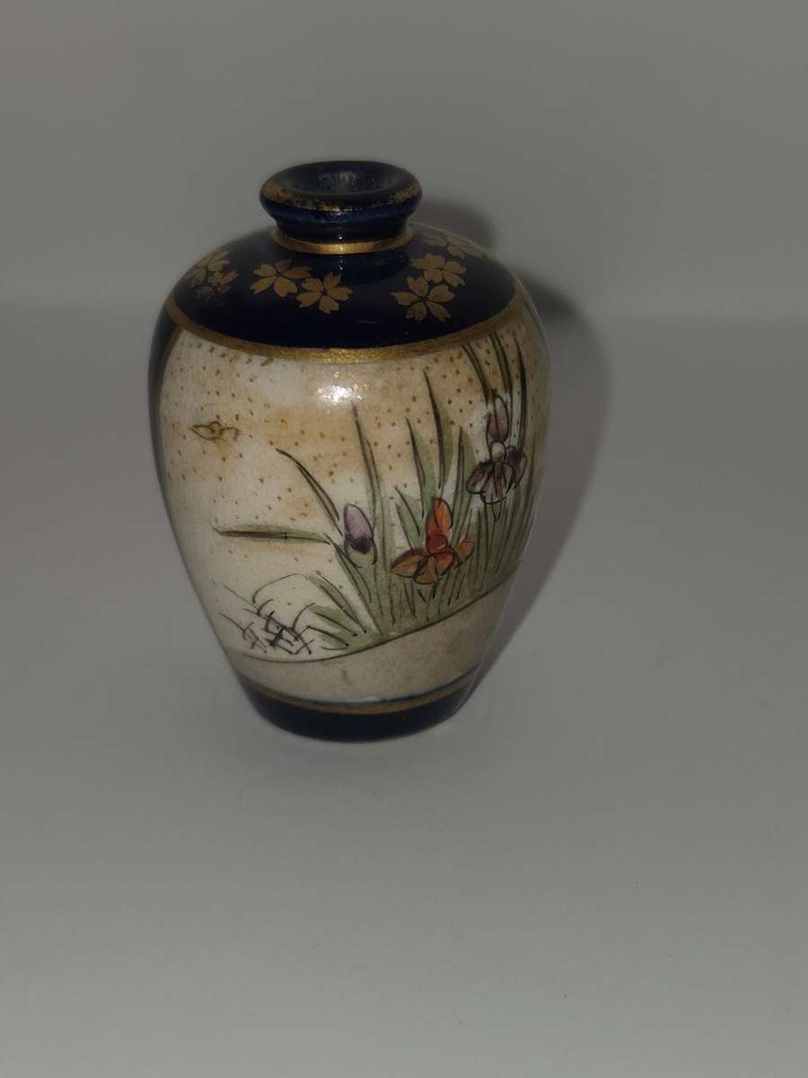 Small Antique Japanese miniature vase in the Satsuma style - Height - 4.5cm