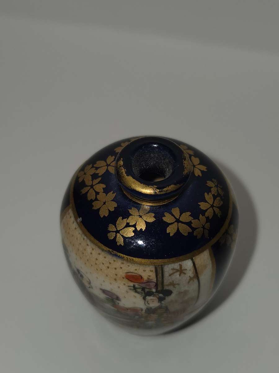 Small Antique Japanese miniature vase in the Satsuma style - Height - 4.5cm
