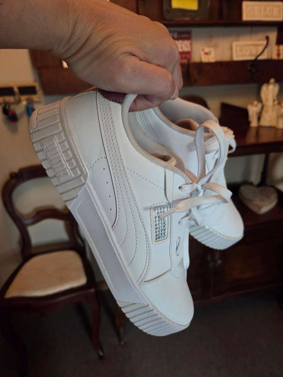 Puma Sneakers - Size 7