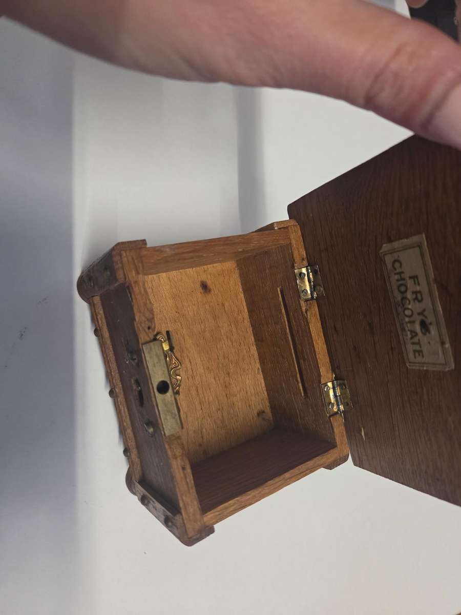 Antique Fry's Chocolate Wooden Money box - See pictures - Needs some repairs