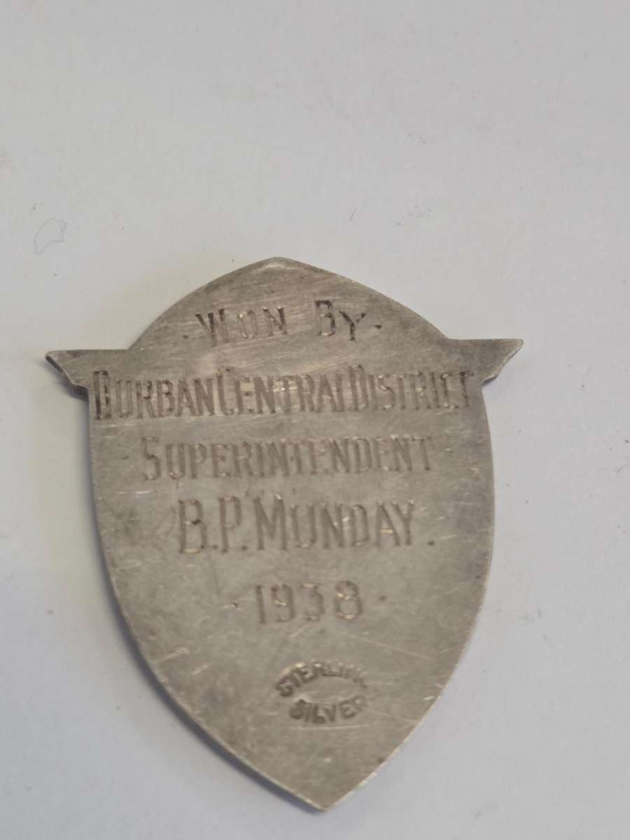 Sterling Silver vintage award - Schlesinger Challenge Shield 1983 - 4cm x 3.5cm