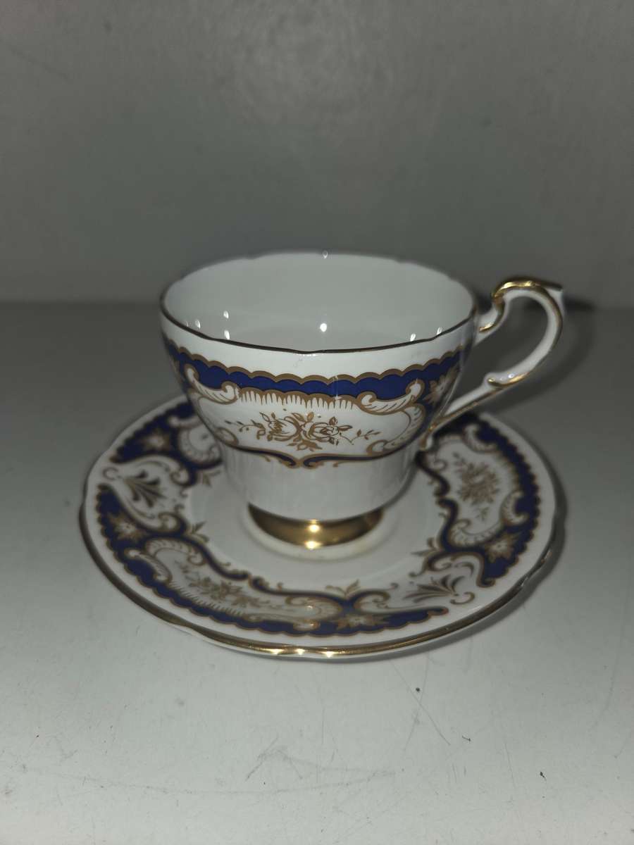 Beautiful Vintage Paragon Venice Duo Fine Bone China - England Perfect condition - Cup and Saucer