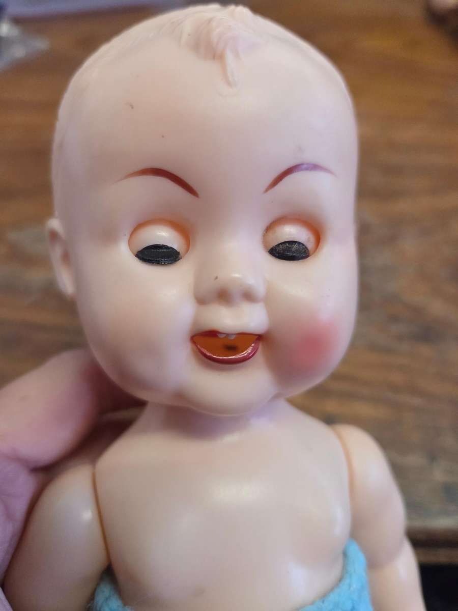 Vintage Kader doll with moving eyes and tongue - 26cm
