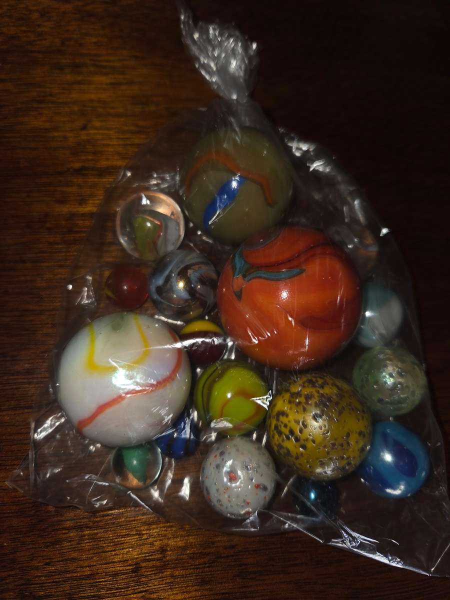 17 x Beautiful Marbles - Various Sizes - Some very large!!