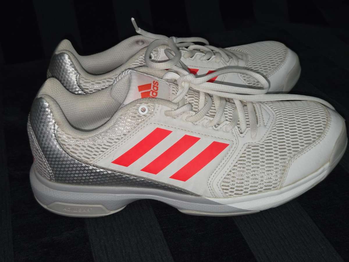 Adidas Multido Essence W - Size 7 Great condition