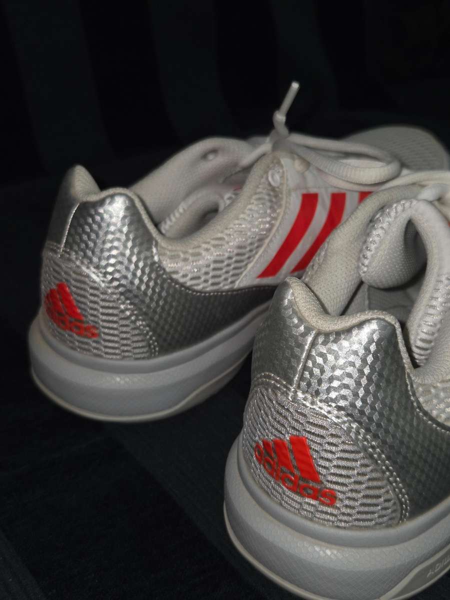 Adidas Multido Essence W - Size 7 Great condition