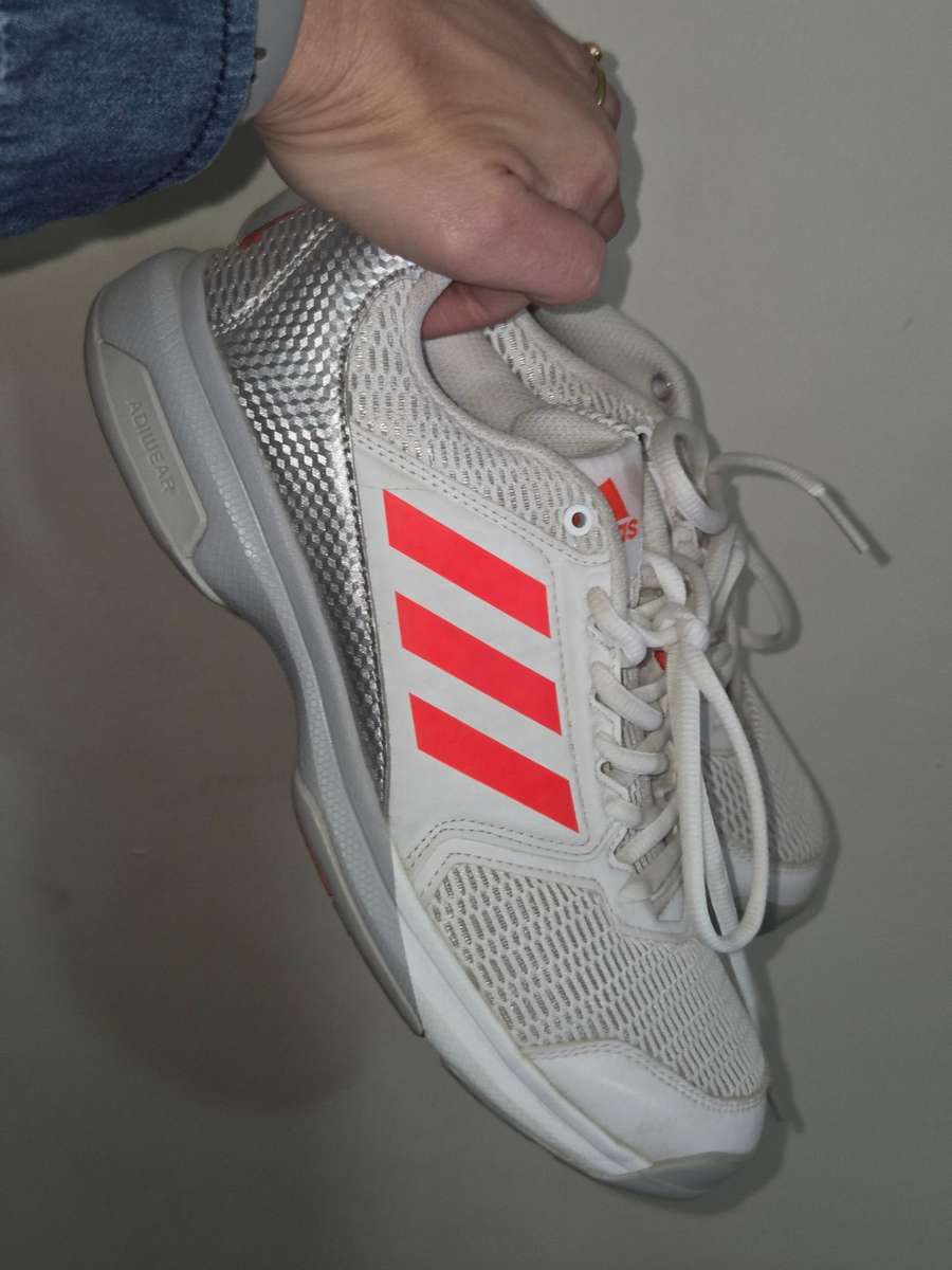 Adidas Multido Essence W - Size 7 Great condition