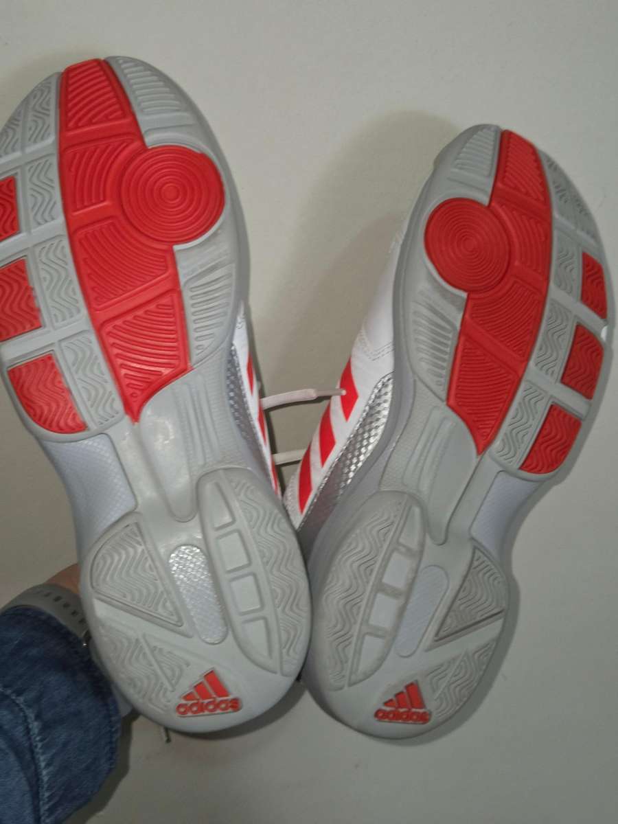 Adidas Multido Essence W - Size 7 Great condition