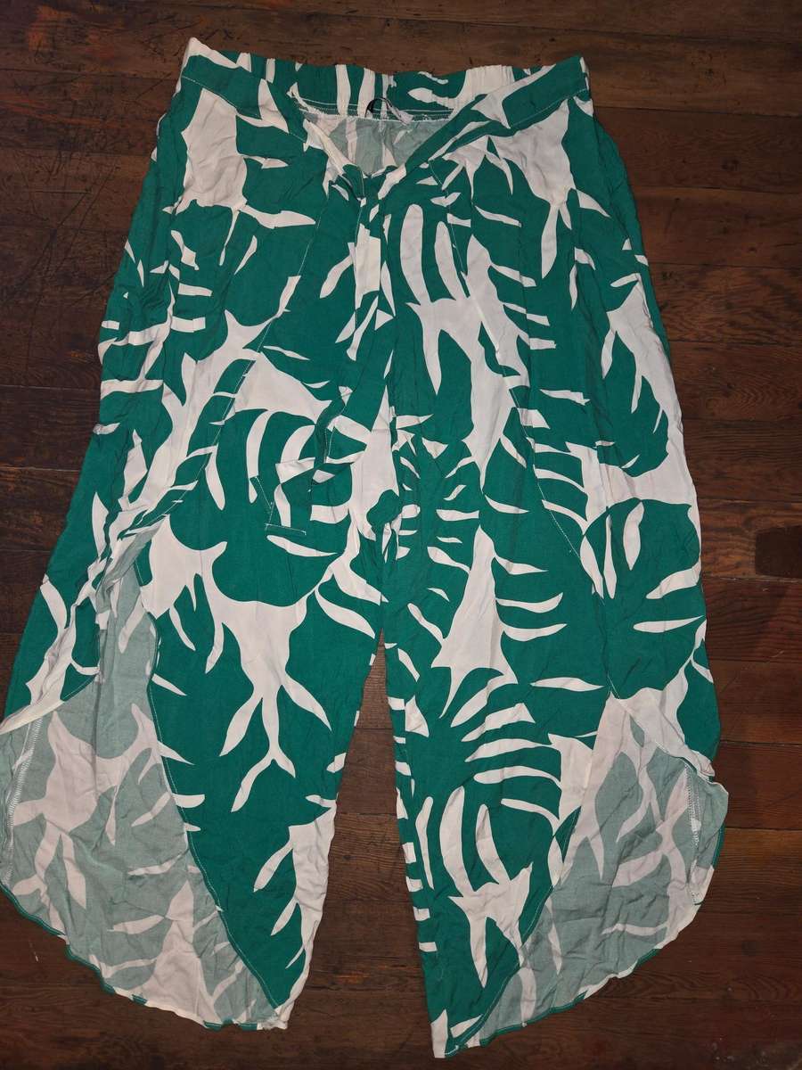 2 Piece Woolworths T-Shirt and Pants - Size L