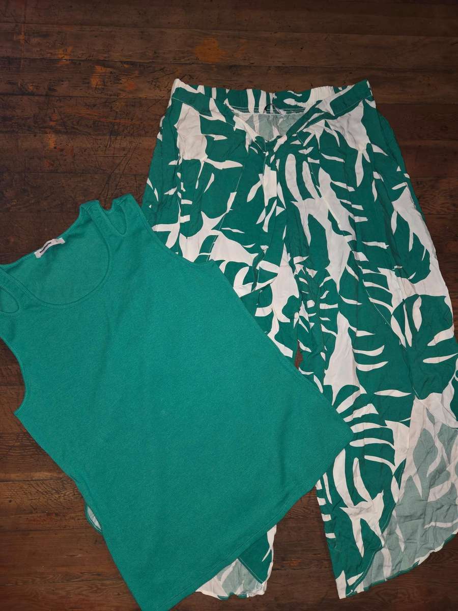 2 Piece Woolworths T-Shirt and Pants - Size L