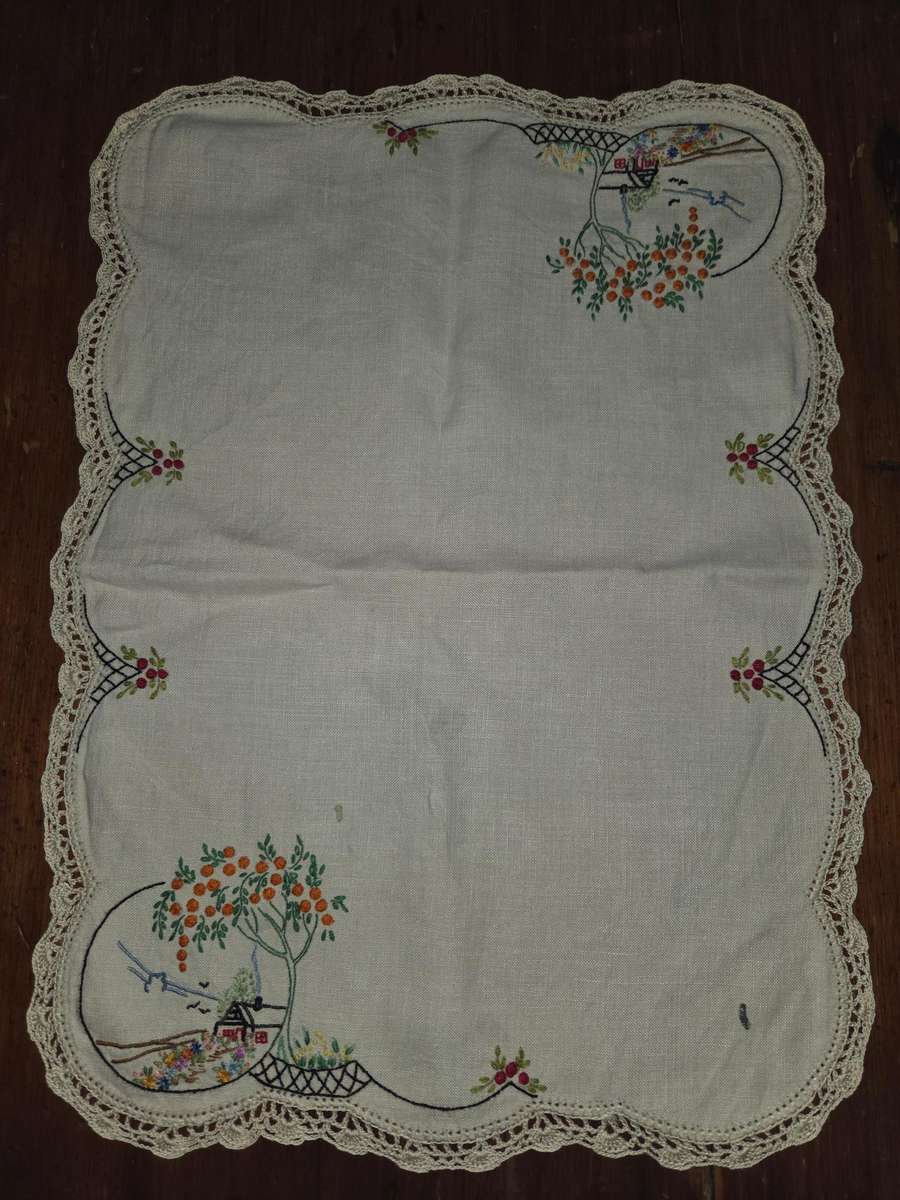 Vintage Embroidered Tea Tray doily