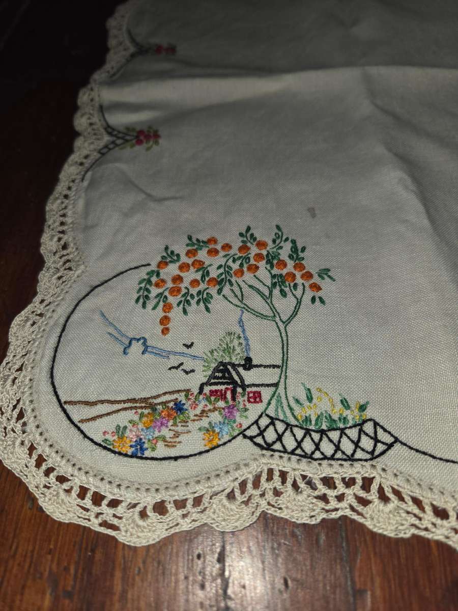 Vintage Embroidered Tea Tray doily