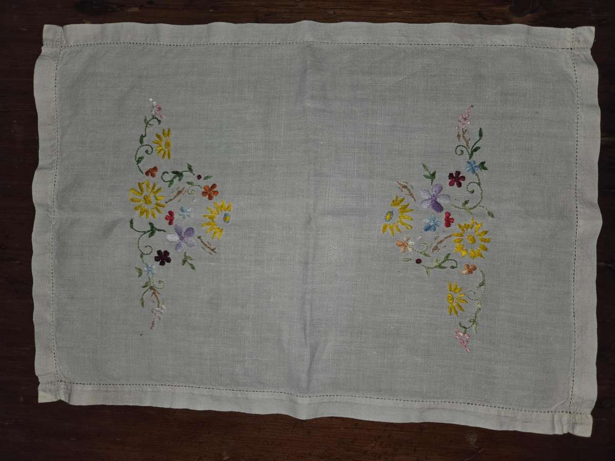 Vintage Embroidered Tea Tray doily