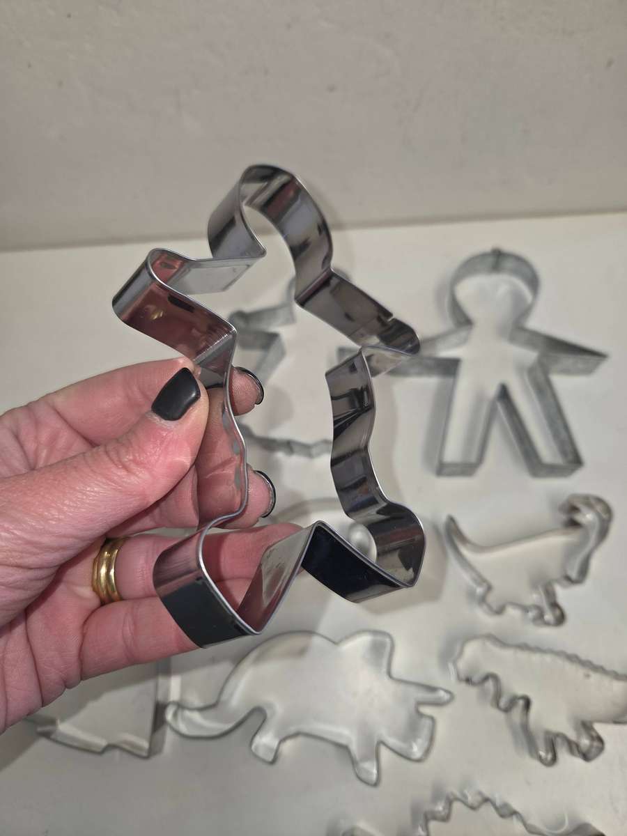 9 x Metal cookie cutters Angel, Gingerbread man and dinosaurs