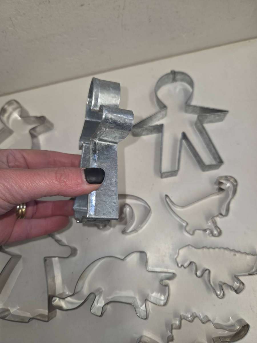 9 x Metal cookie cutters Angel, Gingerbread man and dinosaurs