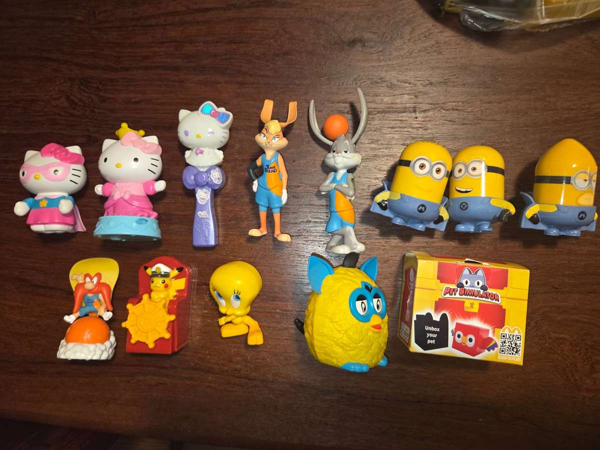 13 x McDonalds Toys incl. Hello Kitty, Minions, Tweety, etc.