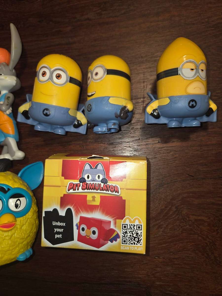 13 x McDonalds Toys incl. Hello Kitty, Minions, Tweety, etc.