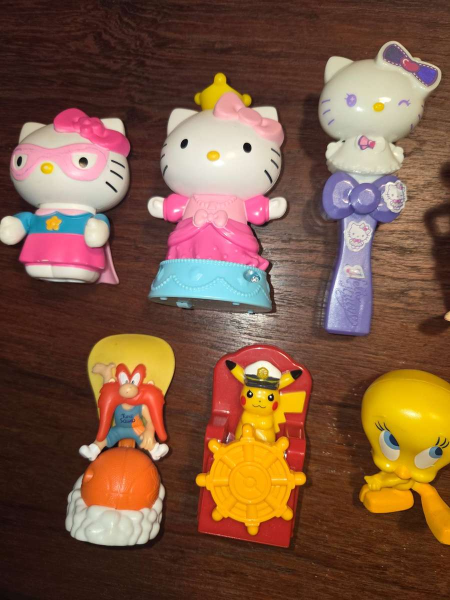 13 x McDonalds Toys incl. Hello Kitty, Minions, Tweety, etc.