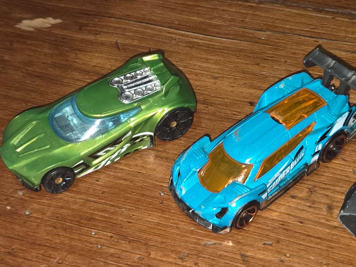 5 x Hotwheel cars / Hotwheels