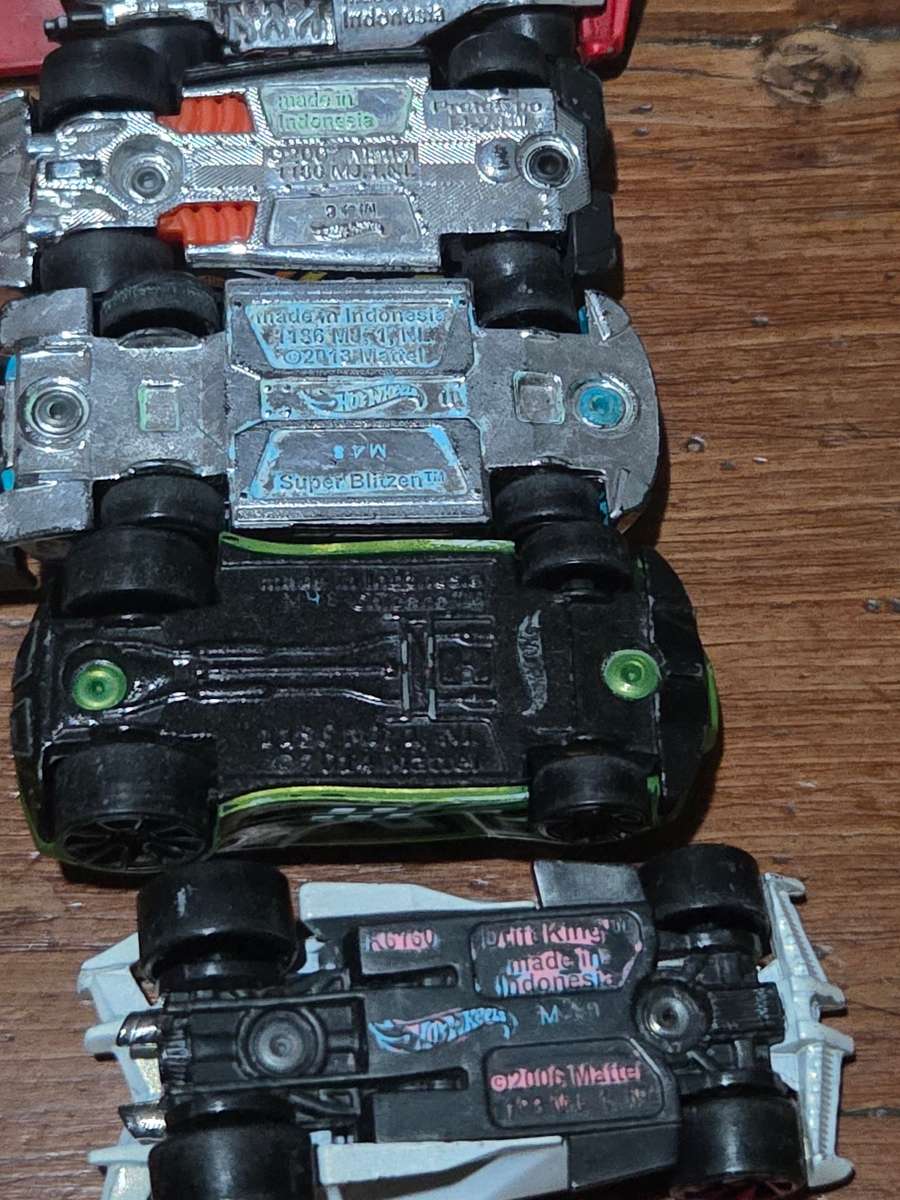 5 x Hotwheel cars / Hotwheels