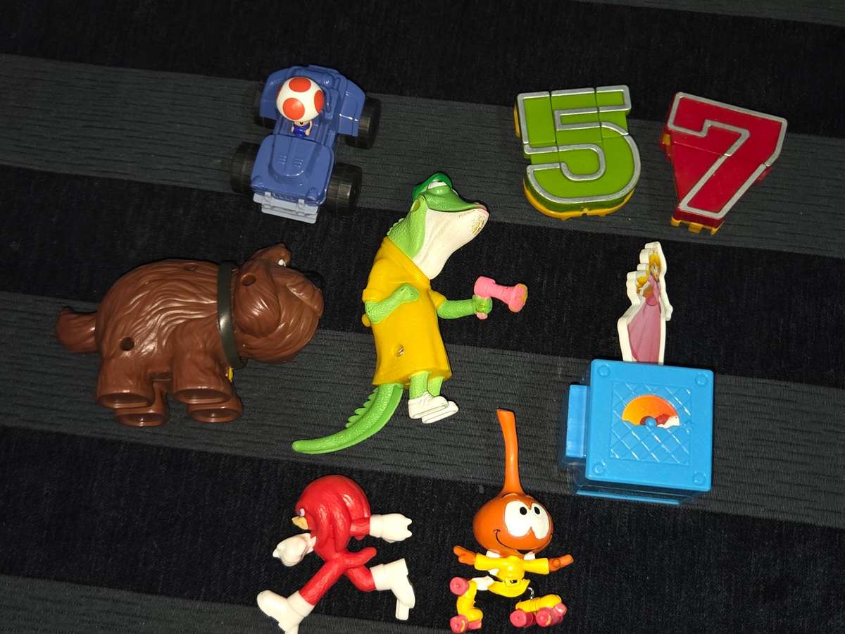 8 x MacDonalds Toys