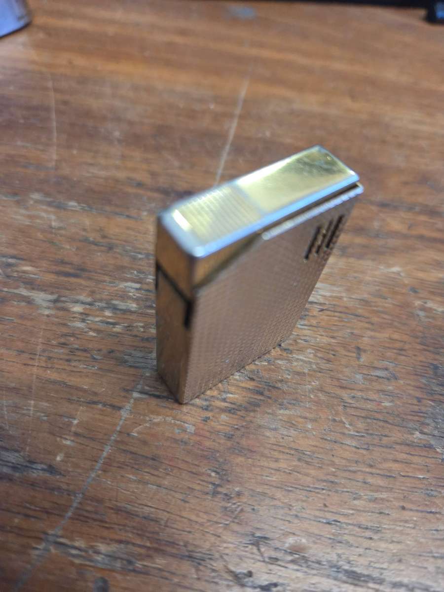 Vintage lighter -  Needs a refill