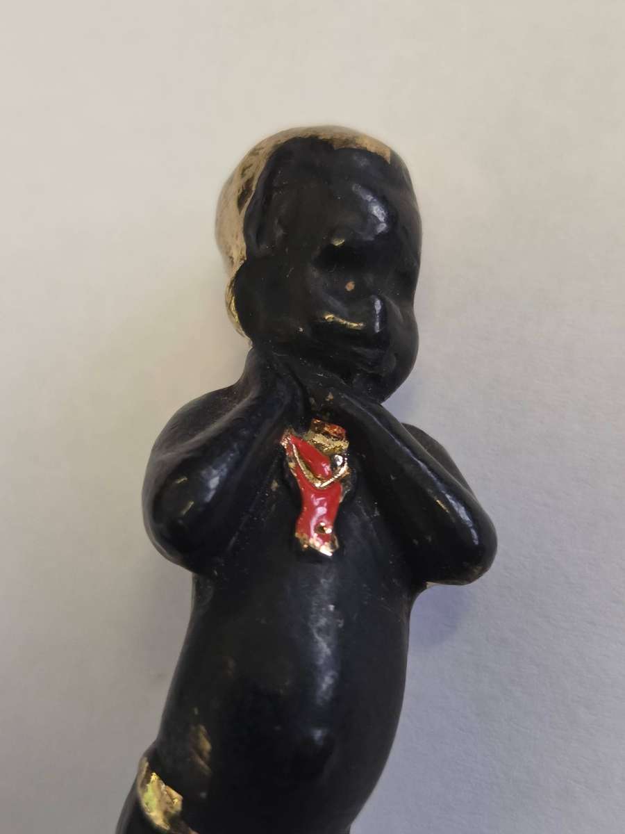 Metal figurine of African person on map of Africa - Height - 6.7cm