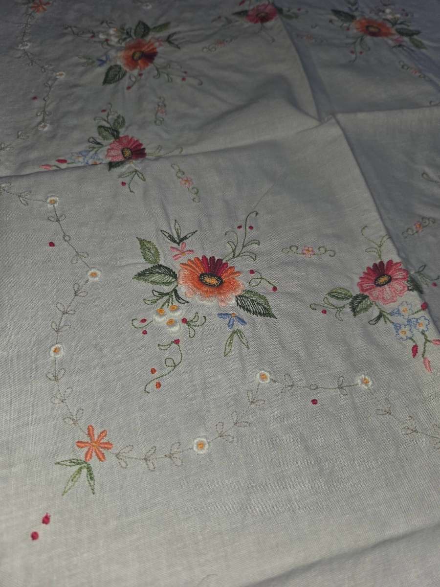 Beautiful Vintage Embroidered Tablecloth with floral detail Size 85cm x 85cm