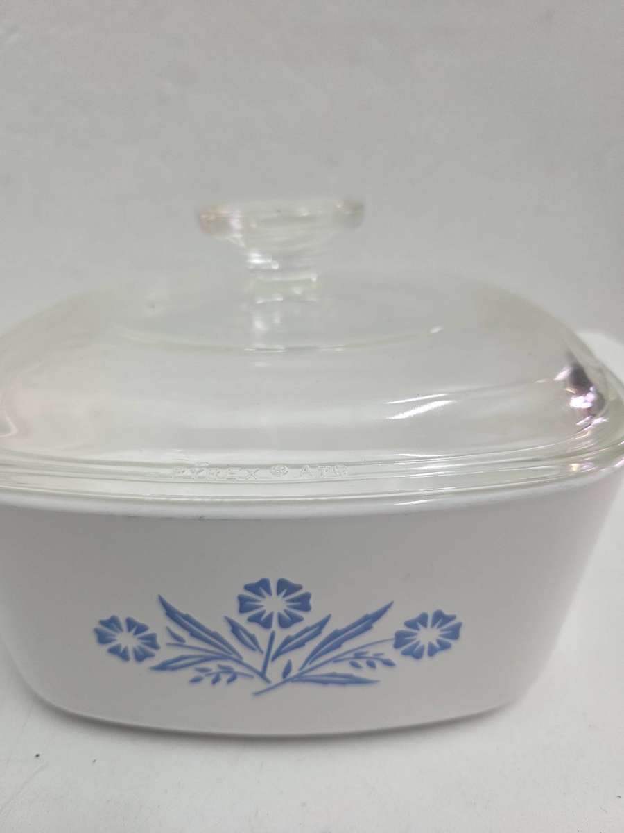 Corningware dish with lid - Corning ware Size - 17cm x 17cm and 7.2cm deep