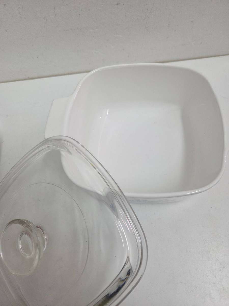 Corningware dish with lid - Corning ware Size - 17cm x 17cm and 7.2cm deep