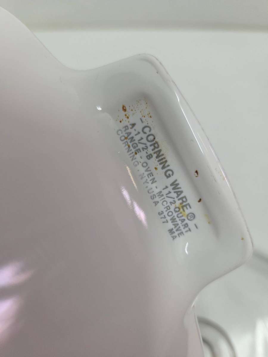 Corningware dish with lid - Corning ware Size - 17cm x 17cm and 7.2cm deep