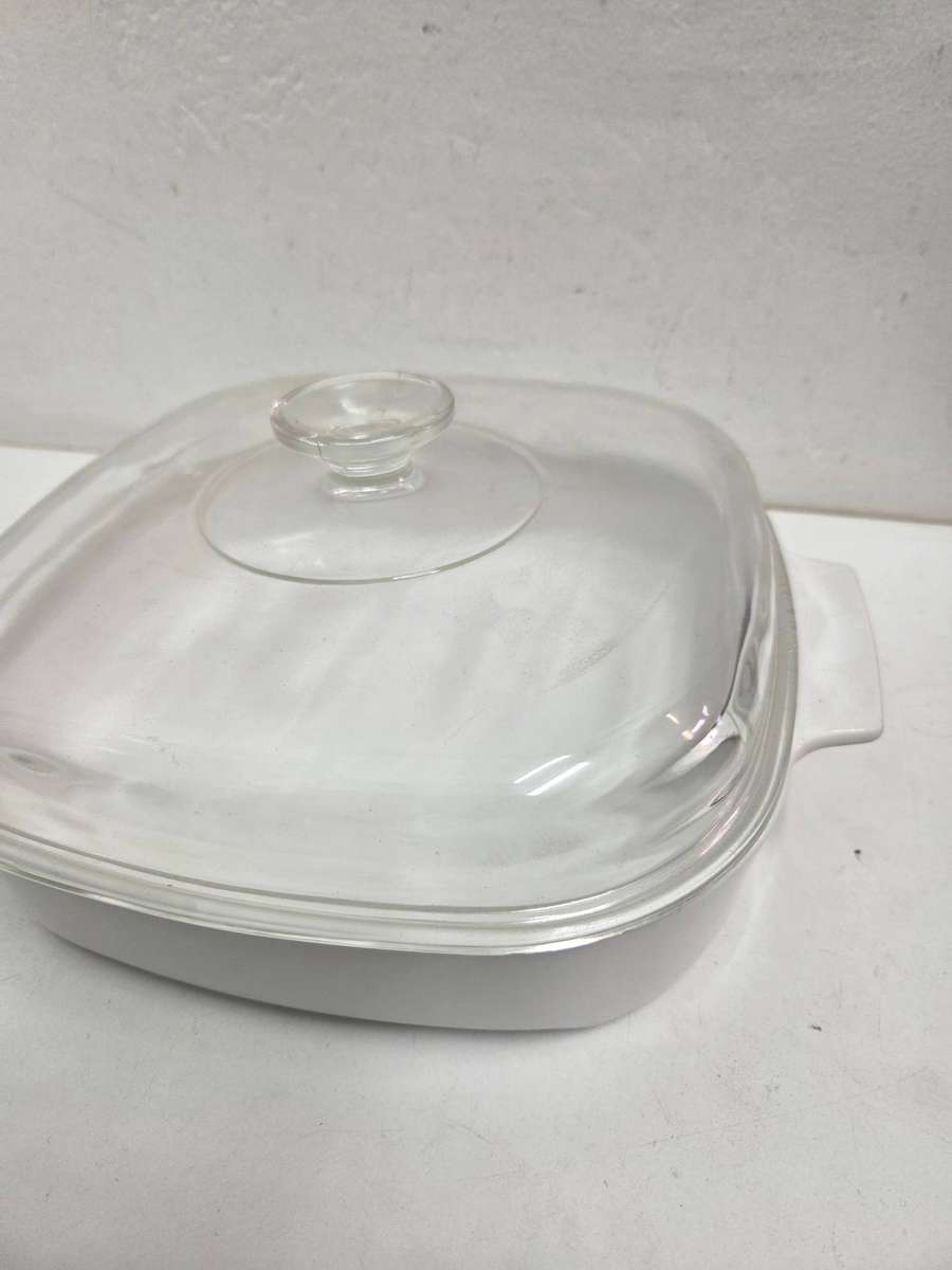 Corningware dish with lid - Corning ware Size - 17cm x 17cm and 7.2cm deep