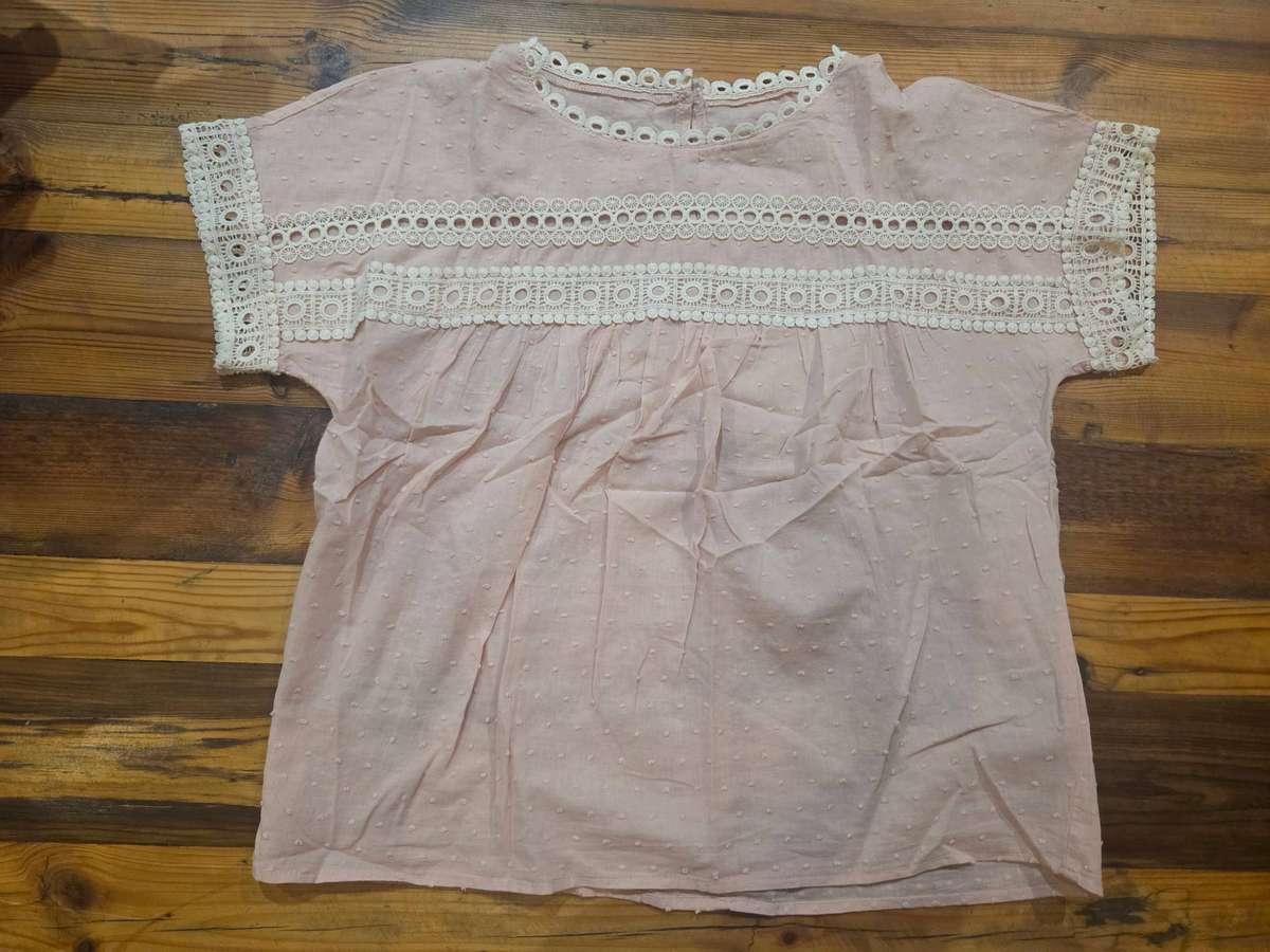Pink top with lace detail - Size M
