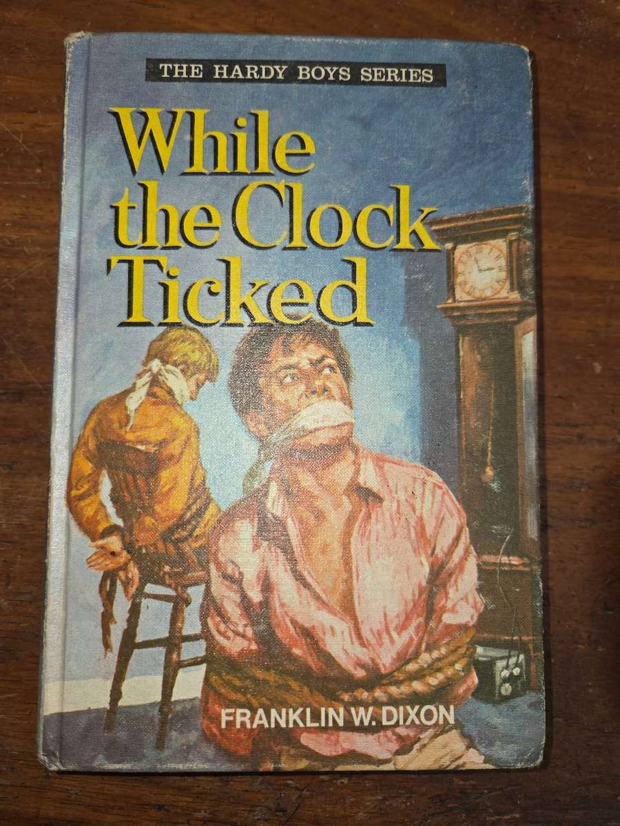 The Hardy Boys Series - While the Clock Ticked - Franklin Dixon