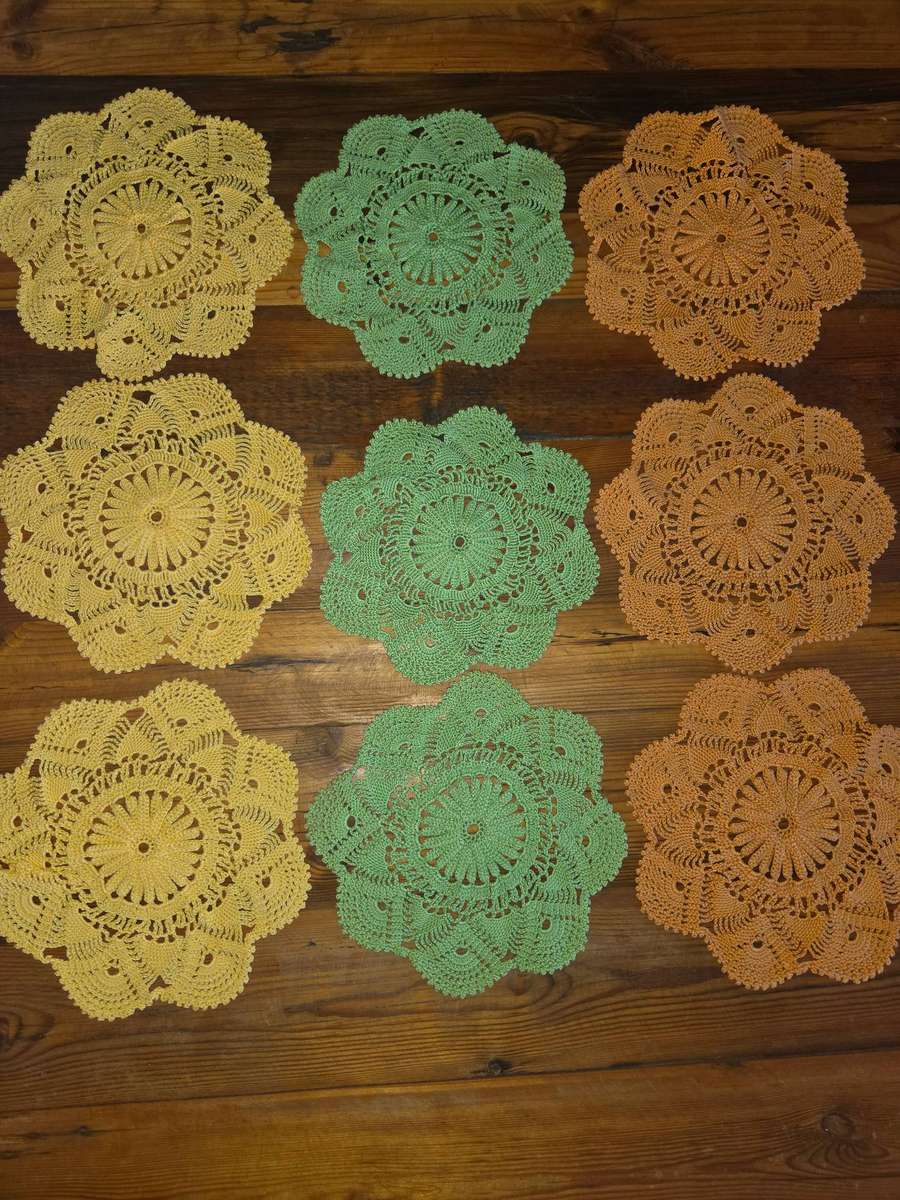9 x Beautiful Vintage Crochet Doilies in perfect condition - Diameter - 22cm - Great detail!