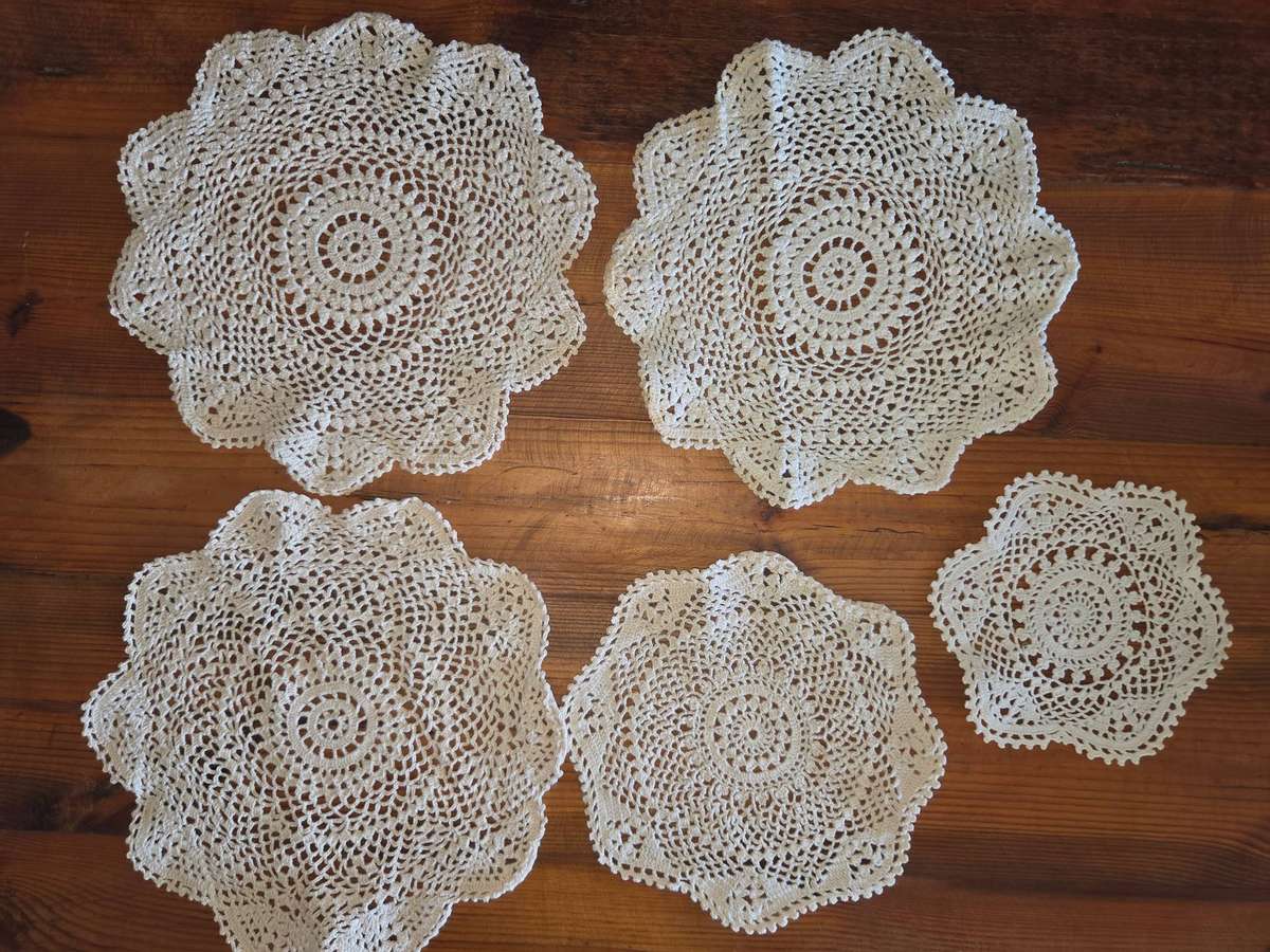 5 x Beautiful Vintage Crochet Doilies - Largest - 21cm - Smallest - 12.5cm