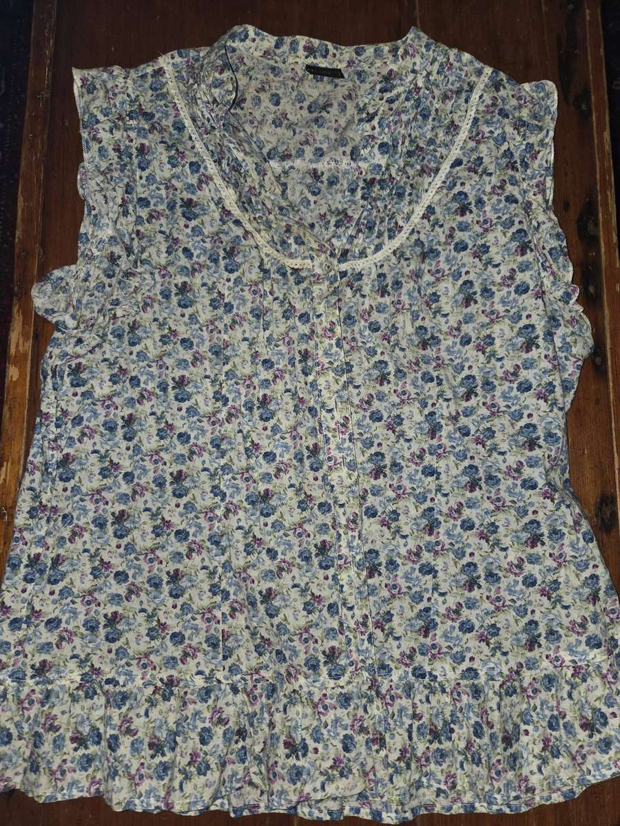 Beautiful Floral Shirt - Miladys - Size 20 - 100% Cotton