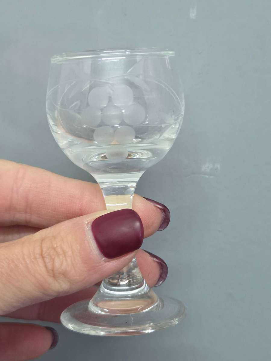 2 x Small Vintage Sherry glasses with grape detail