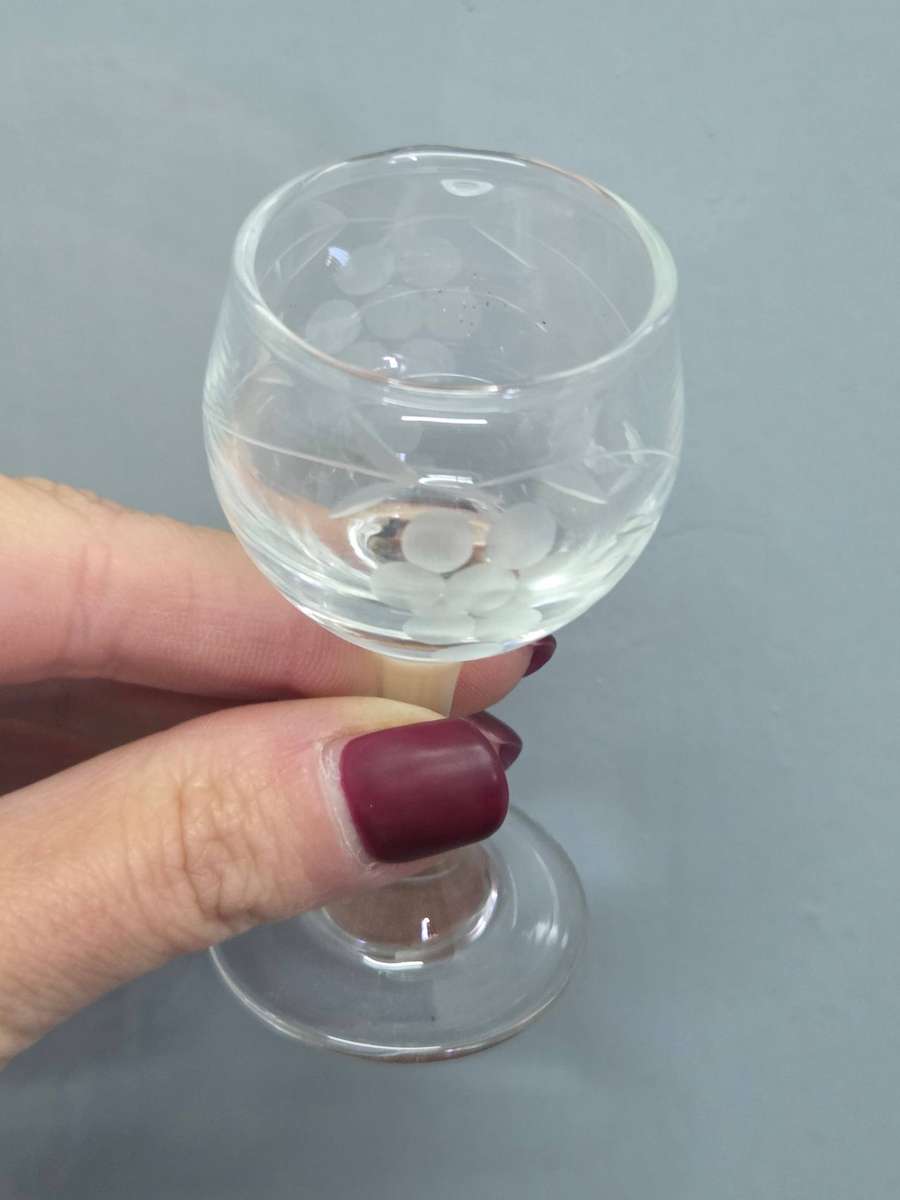 2 x Small Vintage Sherry glasses with grape detail