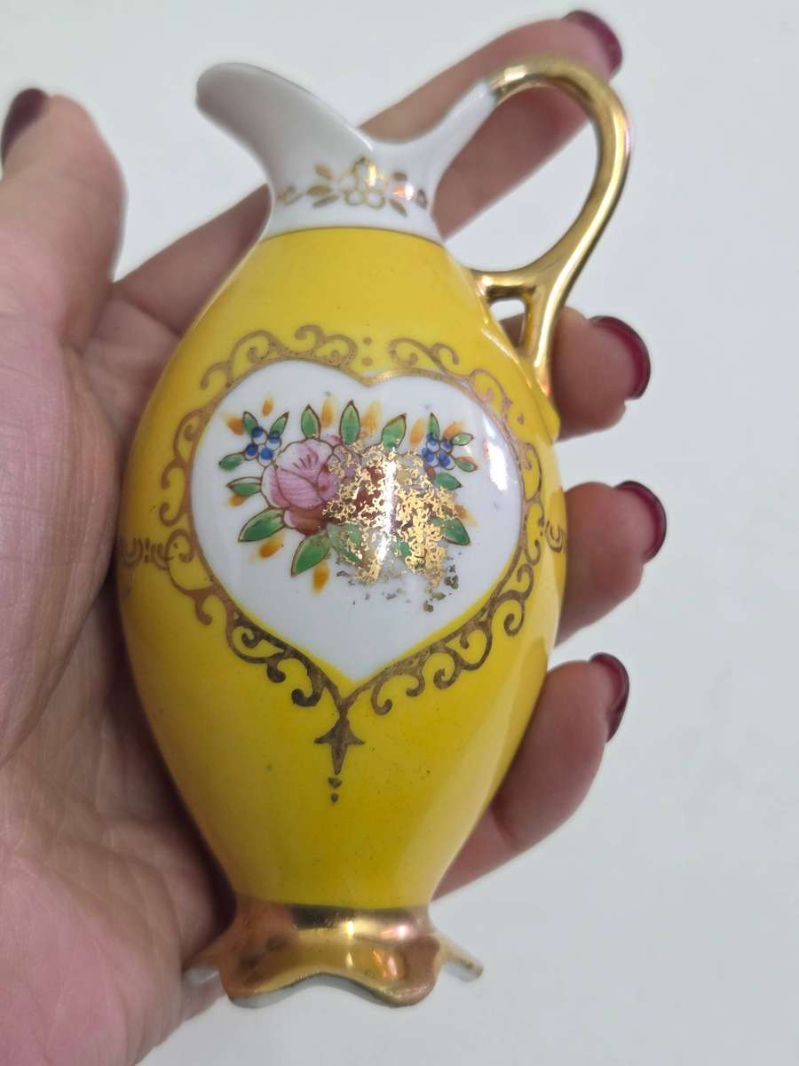 Small Vintage Porcelain Jug with gold detail - Height - 11cm
